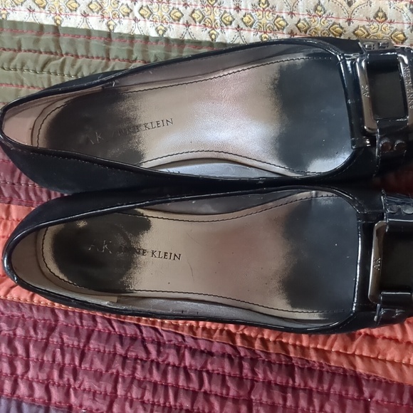 ANNE KLEIN* suede and patent leather block heel buckle top square toe dress shoe - Picture 11 of 14